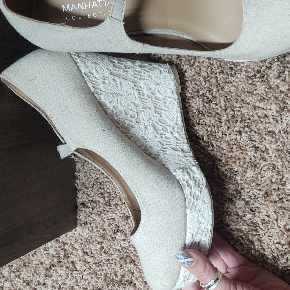 Laced wedges